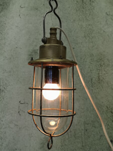 Potlamp of kooilamp van koper, glas en draadijzer