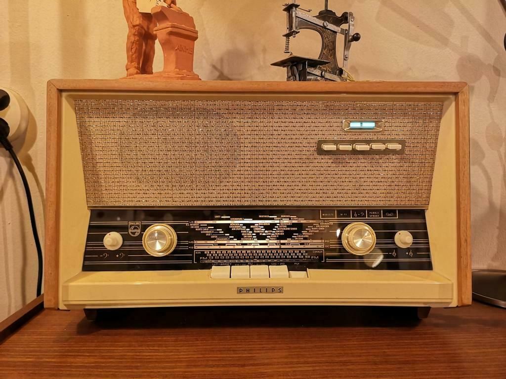 Buizenradio Philips B5x22a/01 uitgebracht in 1962/1963