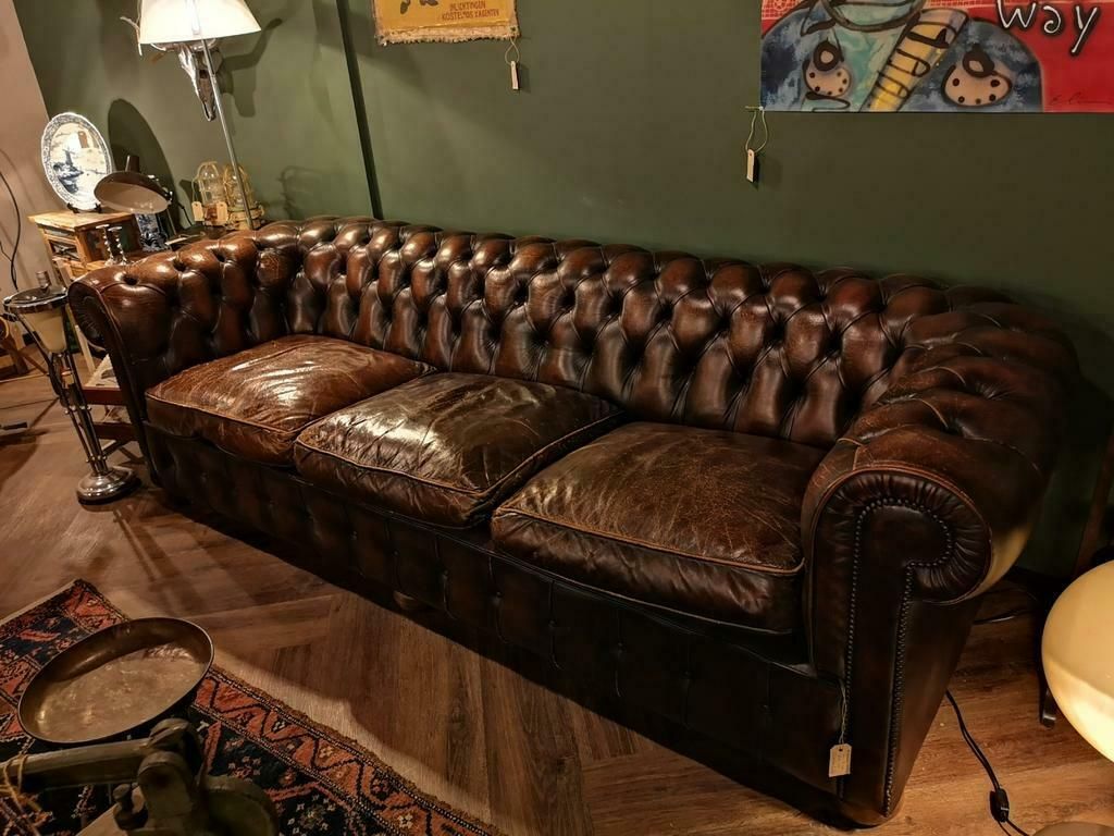 Grote vintage Engelse Chesterfield vierzits 2.5 mtr lang