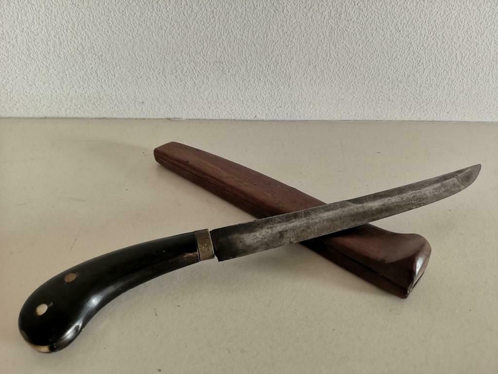 Antieke dolk dagger sawar Indonesie  ook wel Tjikeroeh jacht mes genoemd