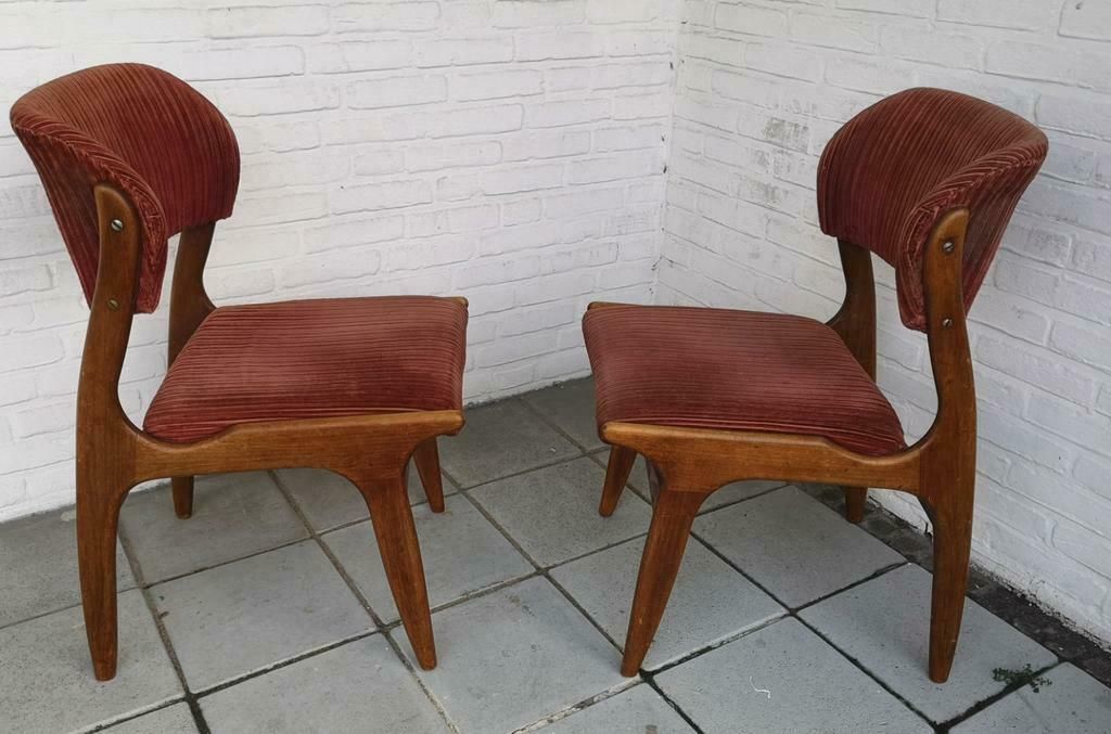 Twee stuks WEBE stoelen door Louis van Teeffelen jaren