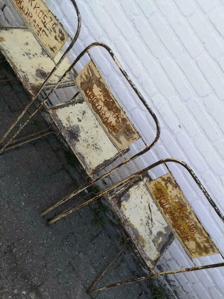 Vier stuks vintage stalen terras stoeltjes stapelbaar - 3dehands