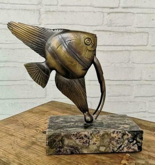 Art Deco beeldje bronzen maanvis op marmeren standaard