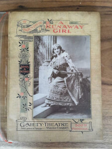 Souvenir of "A Runaway Girl uitgegeven Gaiety Theatre 1898